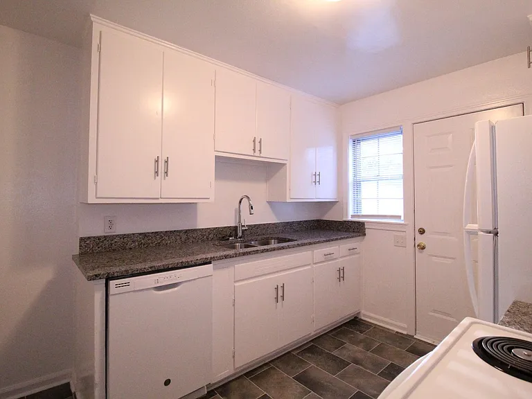 7518 Terrace St — Photo 6