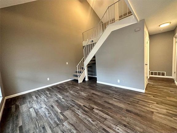 5th image of 1043 Tavistock Cir