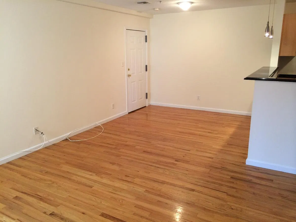 2 bed, 700 sqft, $2,000 — Photo 2