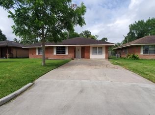 2810 Woodlawn St, Dickinson, TX 77539