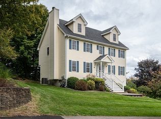 6 Innisfree Dr, Haverhill, MA 01832