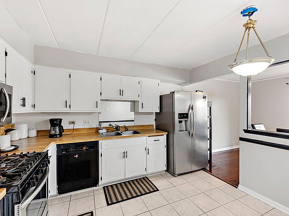 3rd image of 15114 Evergreen Dr APT 2B