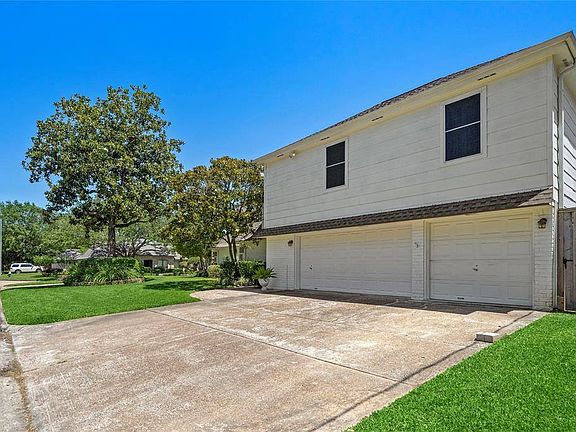 3rd image of 2931 Fontana Dr