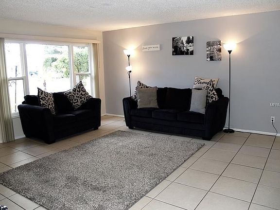 4th image of 2917 Saint John Dr