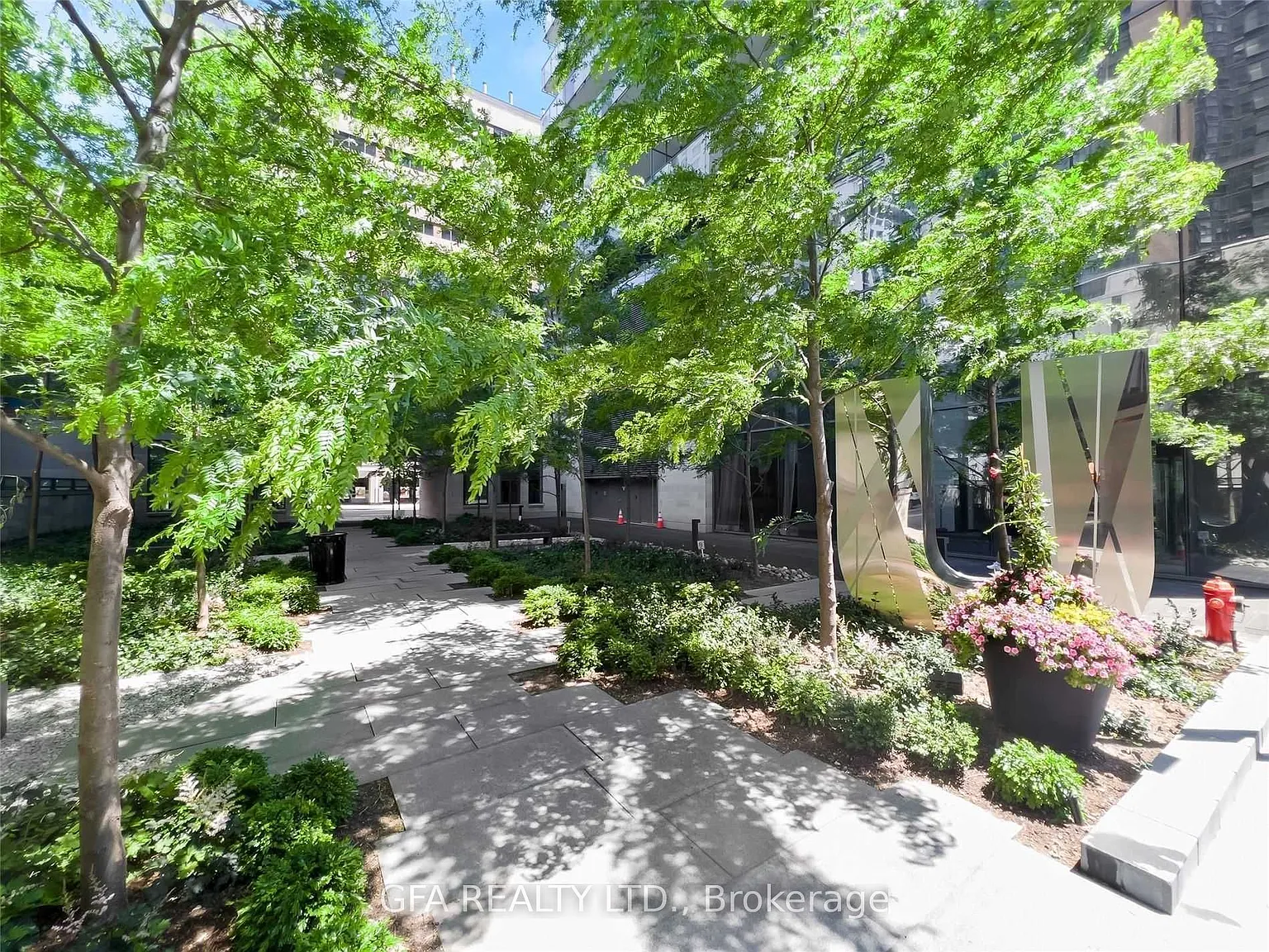 U Condos — Photo 3