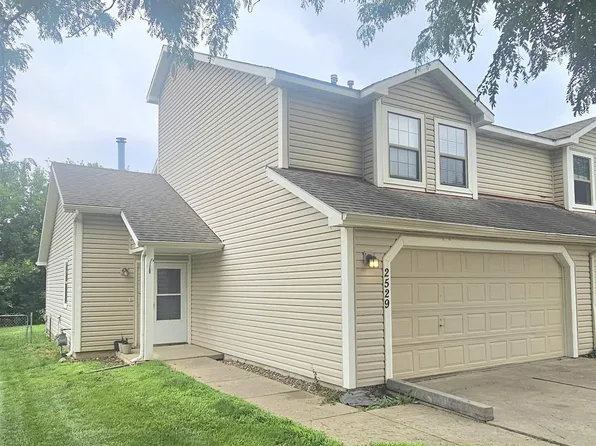 2529 Crestline Ct, Lawrence, KS 66047