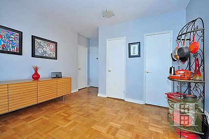 4th image of 3750 Hudson Manor Ter APT 4GE