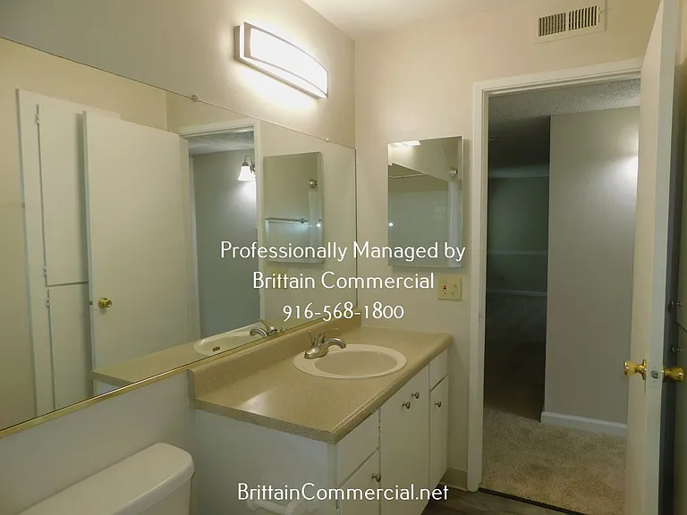 2818 O St #15 — Photo 9