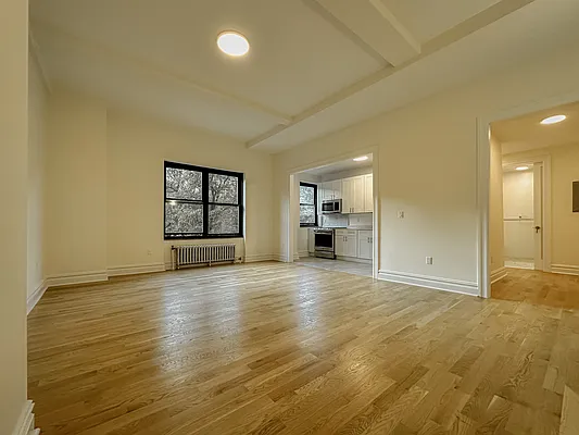 Rented by Manhattan Realty Group | media 12