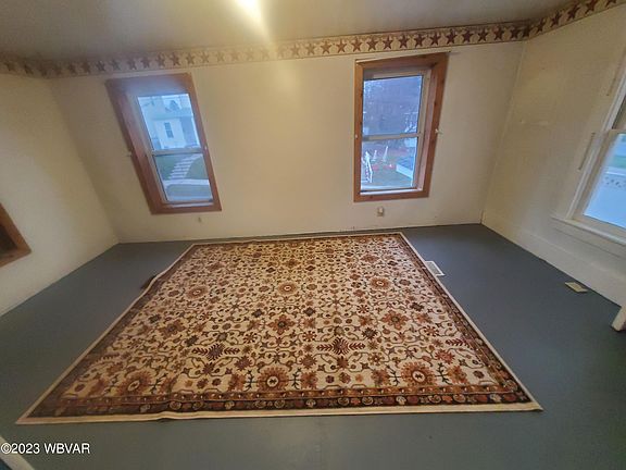 5th image of 109 Spruce St
