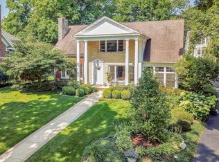 660 Lenox Rd, Glen Ellyn, IL 60137