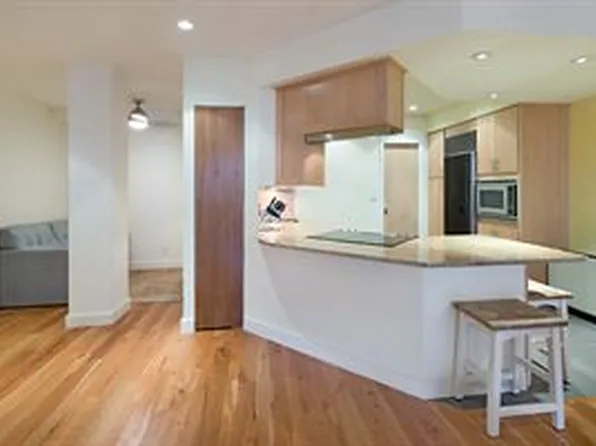 18 East 12th Street image 1 of 6