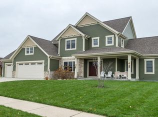 112 Griffith Ct, Waukesha, WI 53188