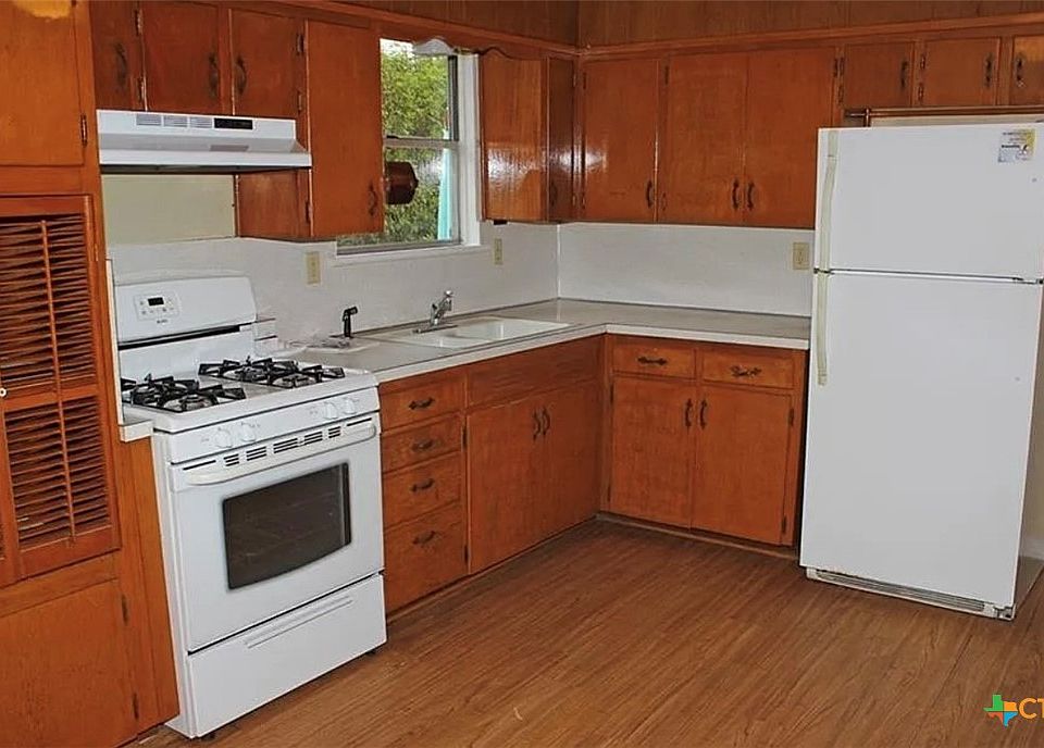 2nd image of 511 Louise St