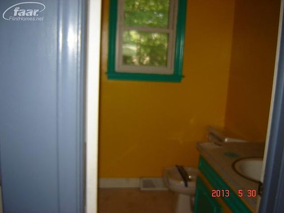 5th image of 2129 E Williamson St