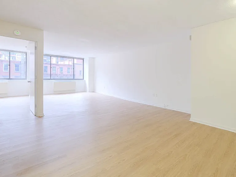 505 W 54th St #10 — Photo 43