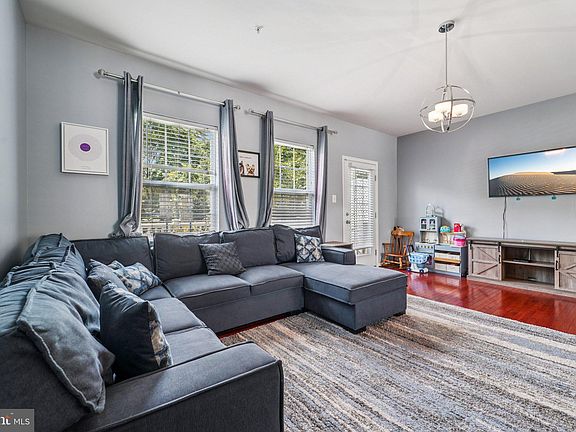 4th image of 1108 Curtis Way
