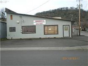 2nd image of 1117 NE Walnut St
