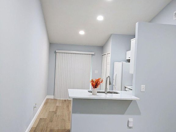 3rd image of 452 Washington Dr