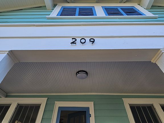 3rd image of 209 S 2nd St