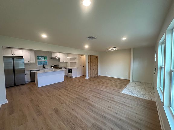 4th image of 5017 Kenilwood Dr