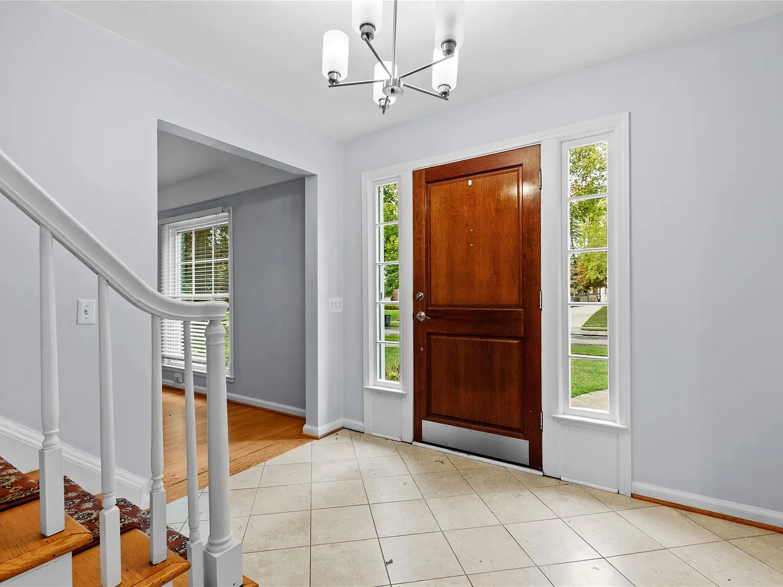 4 bed, 2.5 bath, 2414 sqft, $4,000 — Photo 3