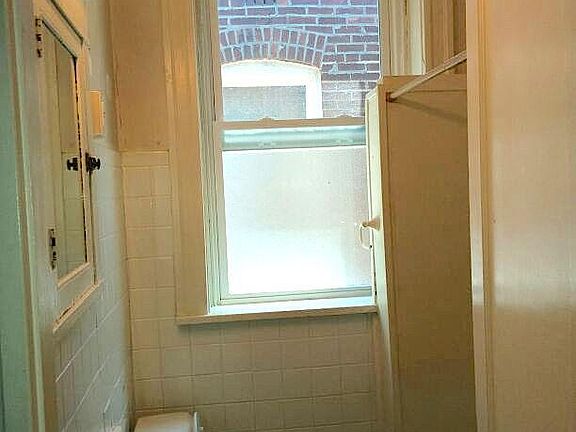 3rd image of 4225 Juniata St