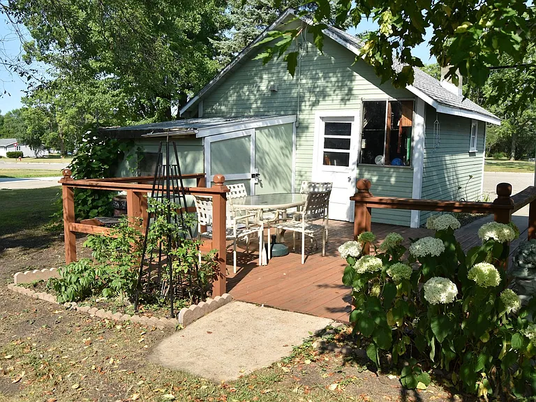 255 5th St SW — Photo 3