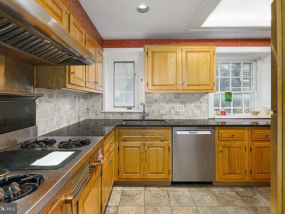 4th image of 7412 Crittenden St
