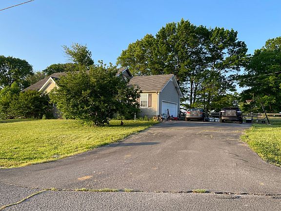 2nd image of 102 Buttrey Ct
