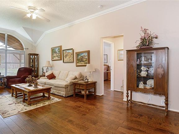 4th image of 741 Cedar Leaf Cir