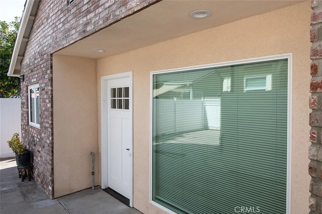 2 bed, 900 sqft, $3,000 — Photo 3