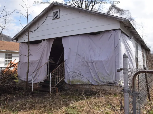 8 127th St, Charleston, WV 25315
