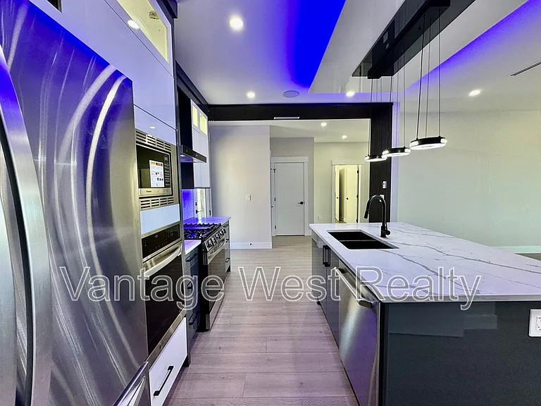 3608 Silver Way — Photo 6