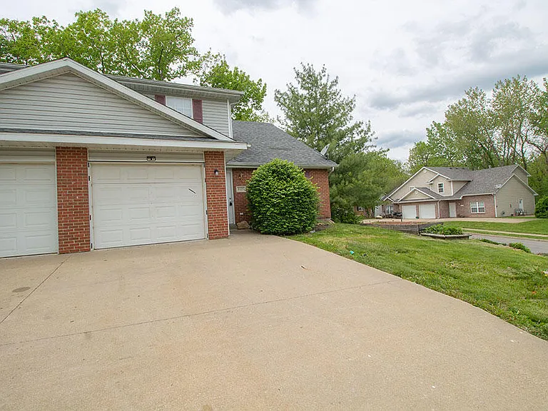 1323 Godas Dr — Photo 15