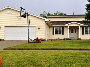 4958 William Dr, Waterloo, IA 50701