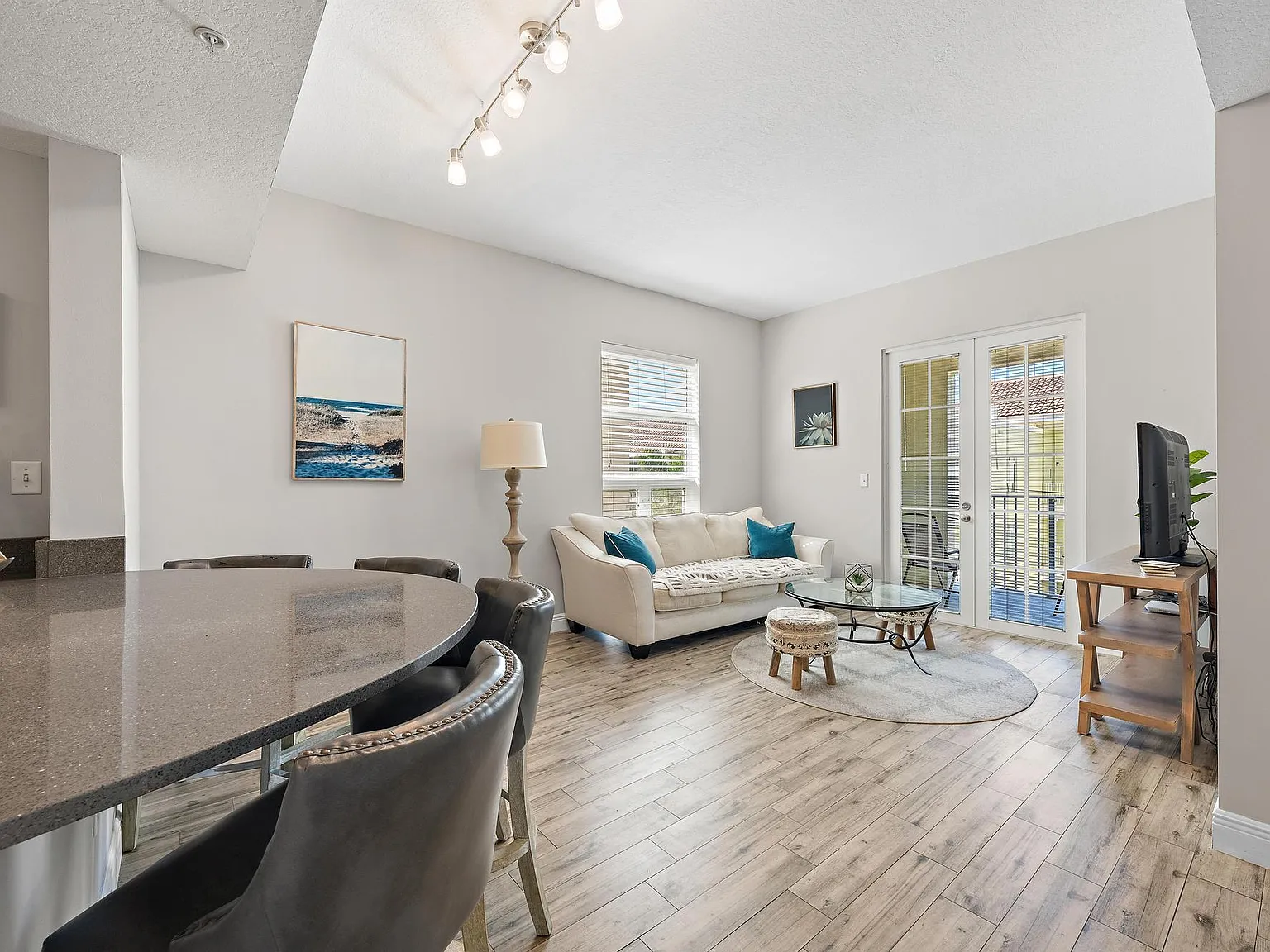 1 bed, 1.0 bath, 719 sqft, $3,500 — Photo 3