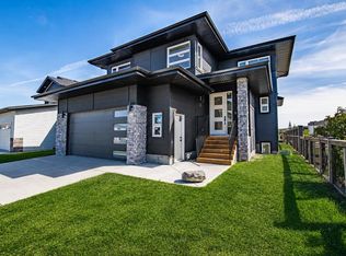 33 W Thatcher Ave, Red Deer, AB T4P0Y5