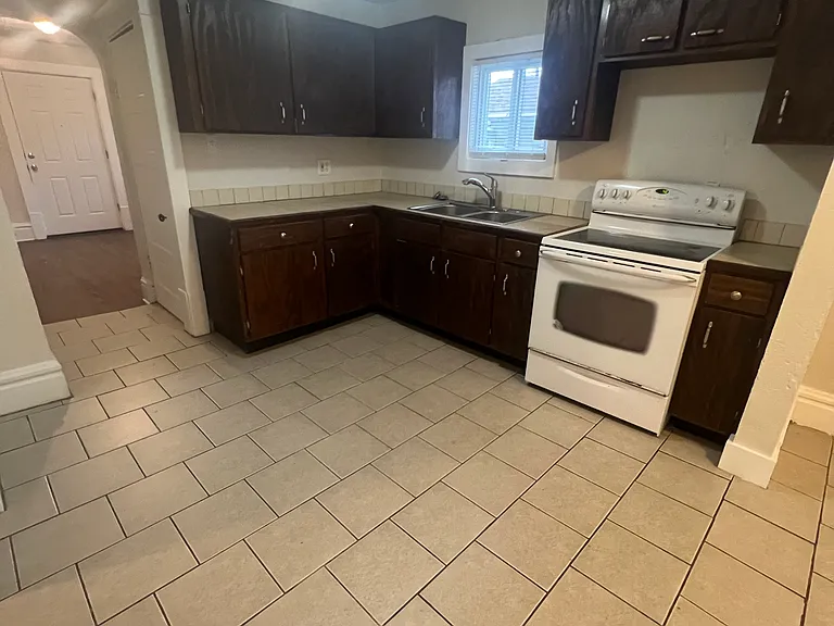 716 Grace Ave — Photo 6