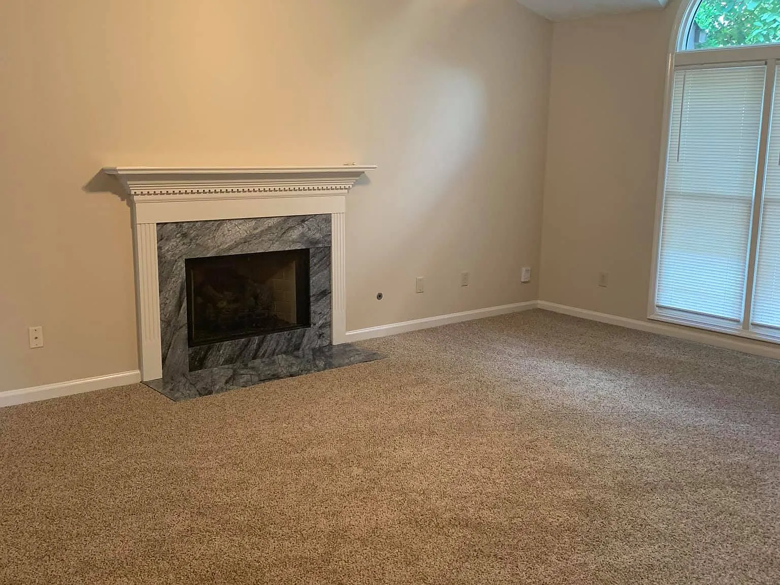 3 bed, 2.5 bath, 1499 sqft, $1,995 — Photo 2