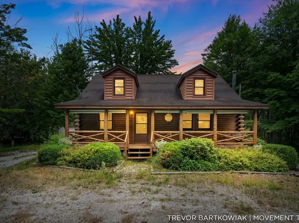 17708 120th Ave, Nunica, MI 49448