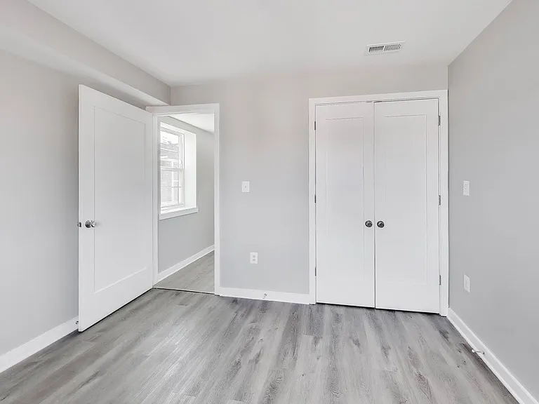 622-624 Girard St NE — Photo 7