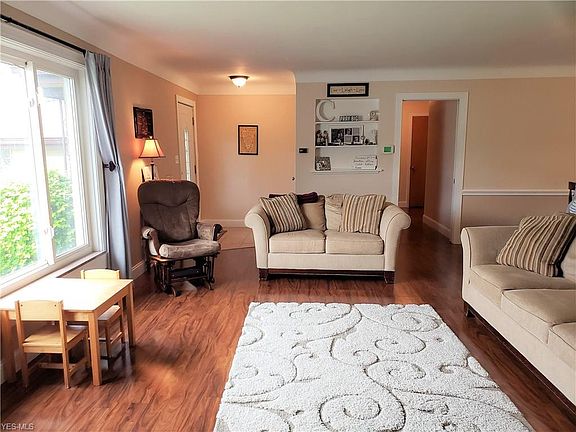 4th image of 8010 Selwick Dr