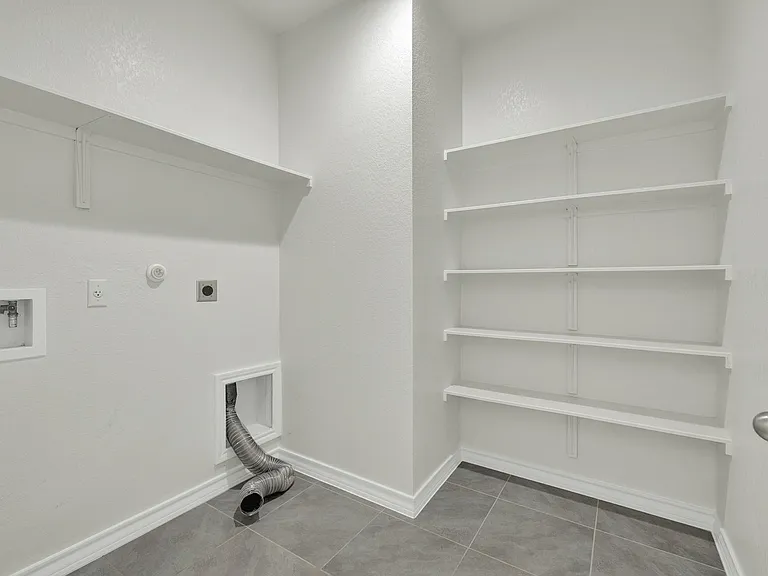 216 Mary Max Cir — Photo 17
