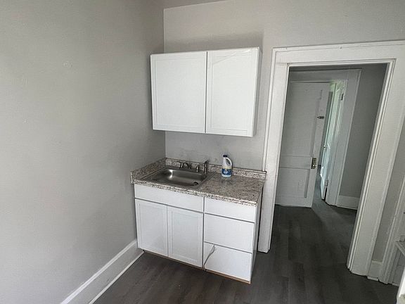 5th image of 826 1st Ave