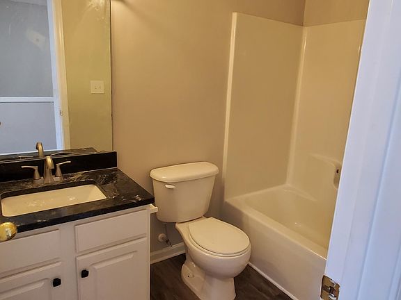 4th image of 3985 Katherine Way