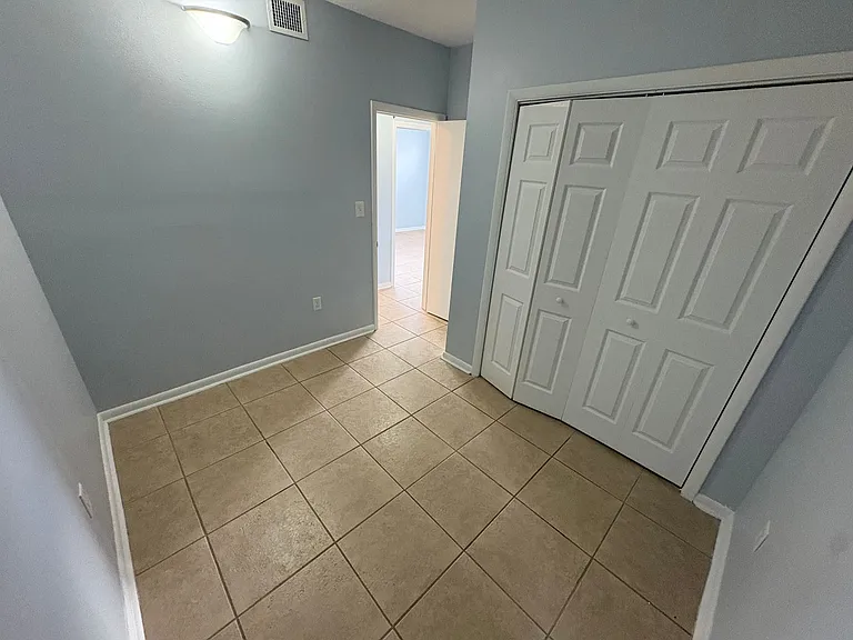 623 N Bay St #10 — Photo 6