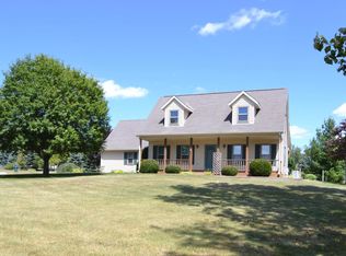 S26W36183 Hay Dr, Dousman, WI 53118
