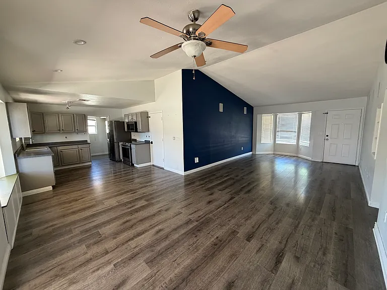431 E Juanita Ave — Photo 9