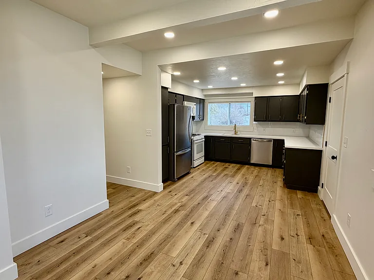 145 N Byron Ave #A — Photo 8
